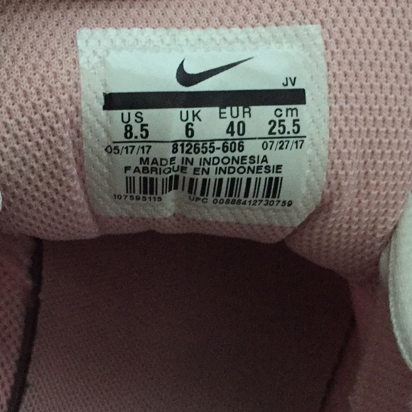 Nike - Picture 6 of 6